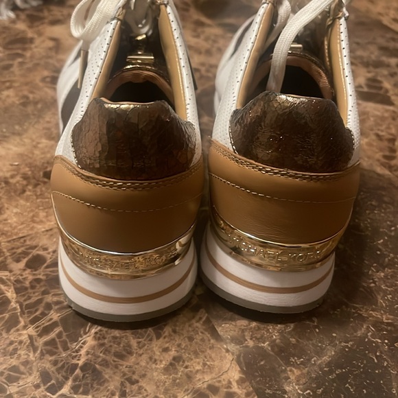 MICHAEL KORS Billie Leather
White Brown Casual Trainer
Sneakers Size 8.5 - Picture 5 of 7
